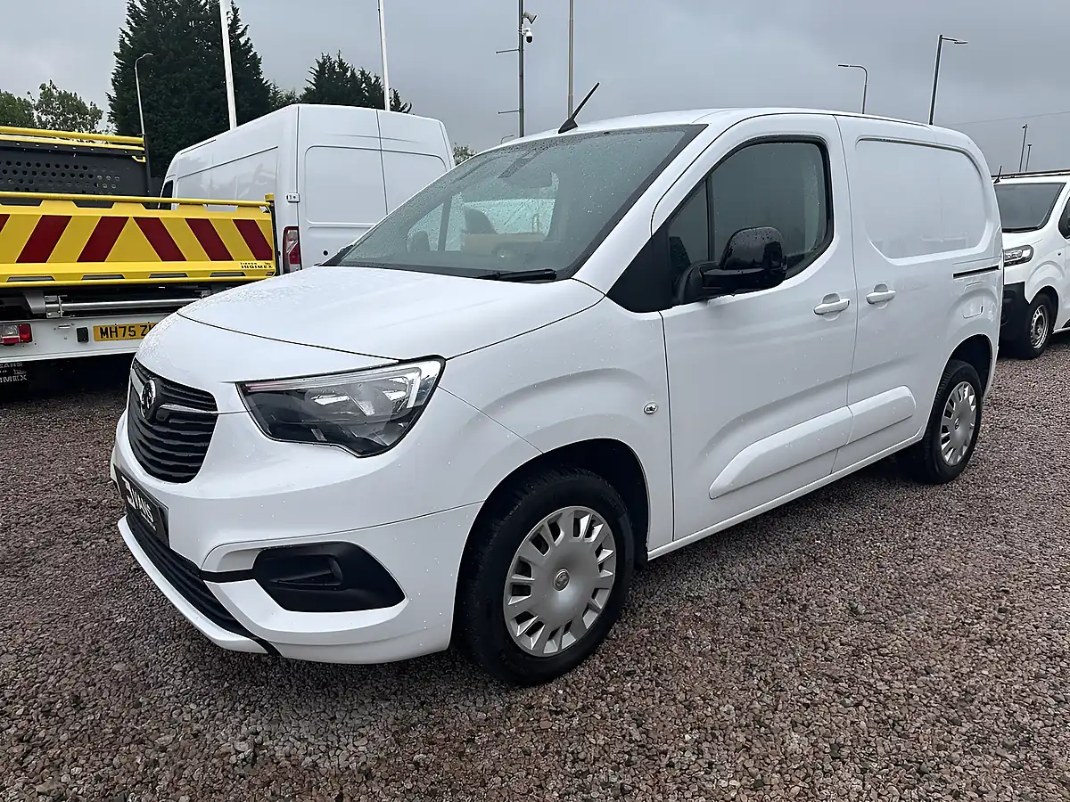 Used 2023 Vauxhall Combo Pro Icy White - Interior and Exterior details 7