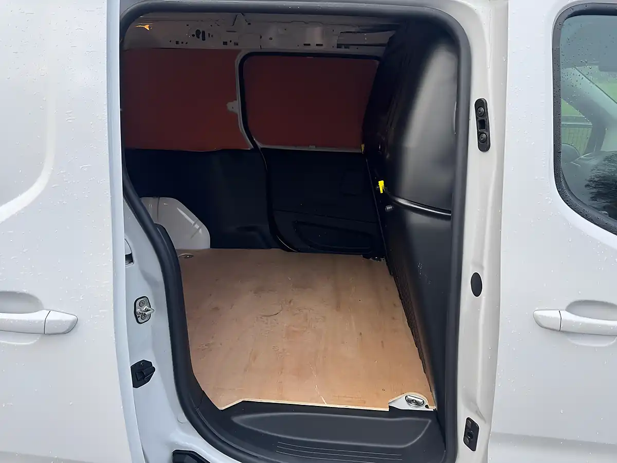 Used 2023 Vauxhall Combo Pro L2 H1 White - Interior and Exterior details 10