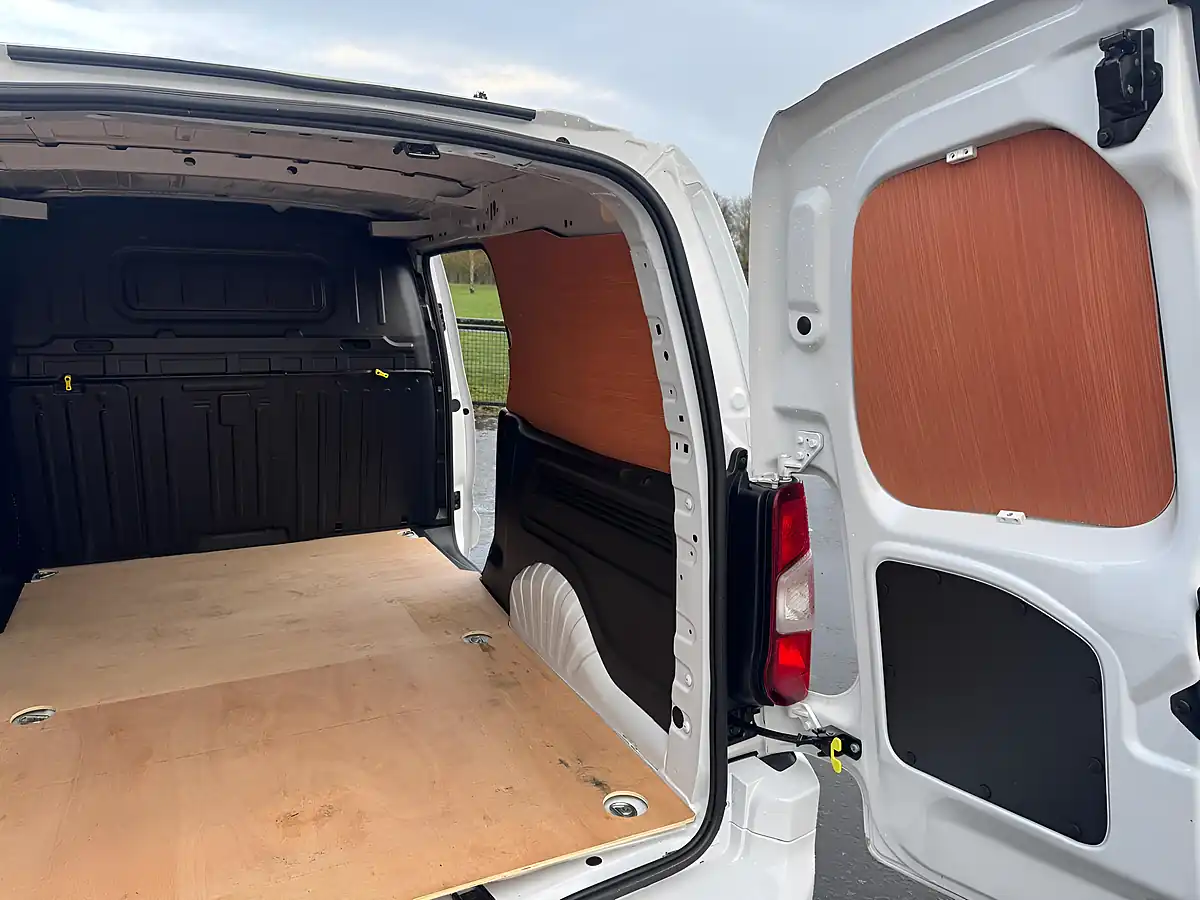 Used 2023 Vauxhall Combo Pro L2 H1 White - Interior and Exterior details 11