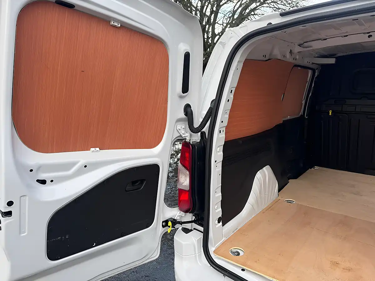 Used 2023 Vauxhall Combo Pro L2 H1 White - Interior and Exterior details 12