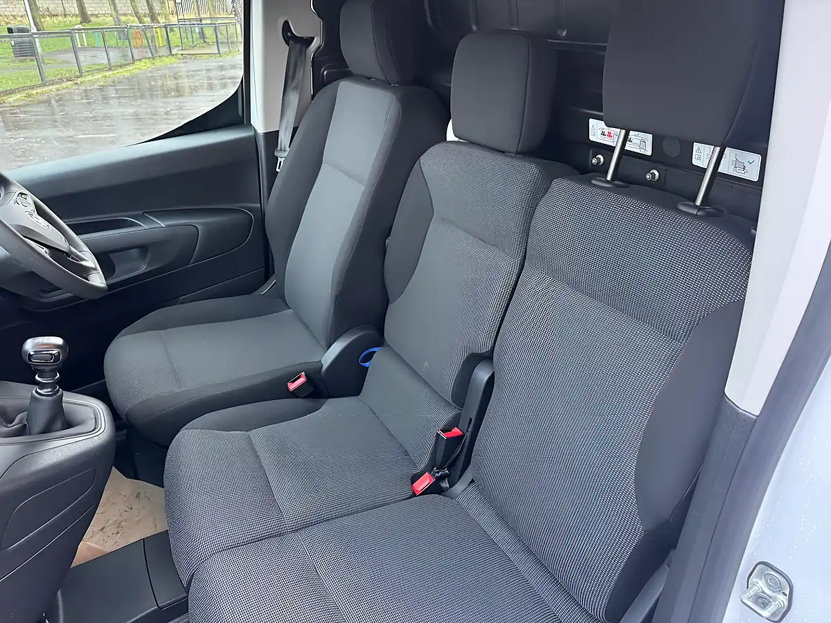 Used 2023 Vauxhall Combo Pro L2 H1 White - Interior and Exterior details 17