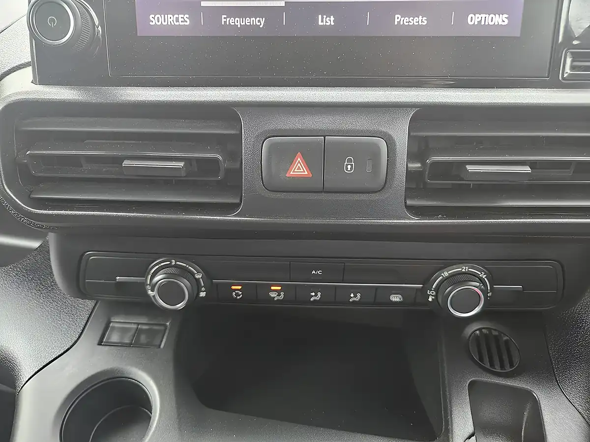 Used 2023 Vauxhall Combo Pro L2 Icy White - Interior and Exterior details 16