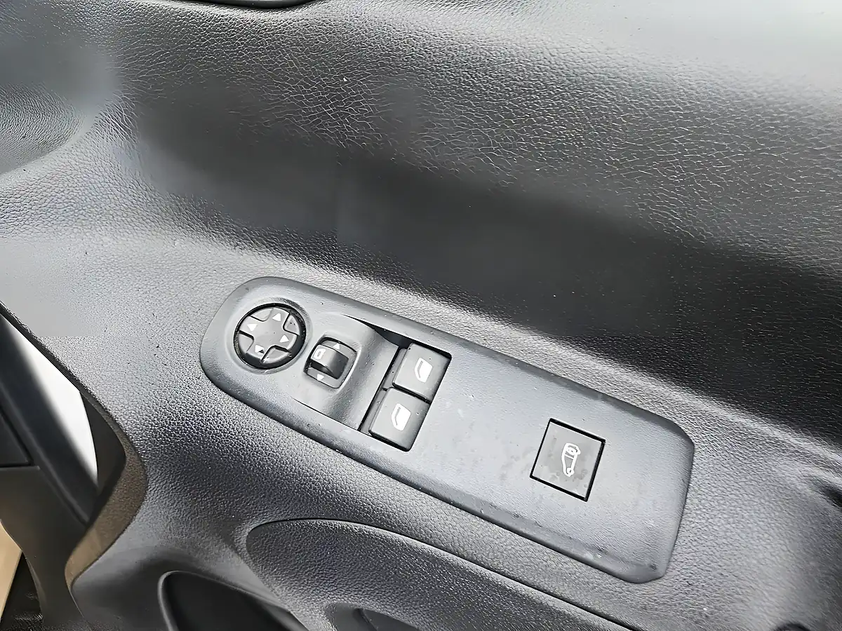 Used 2023 Vauxhall Combo Pro L2 Icy White - Interior and Exterior details 18