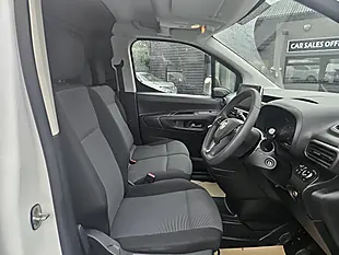 Used 2023 Vauxhall Combo Pro L2 Icy White - Interior and Exterior details 5