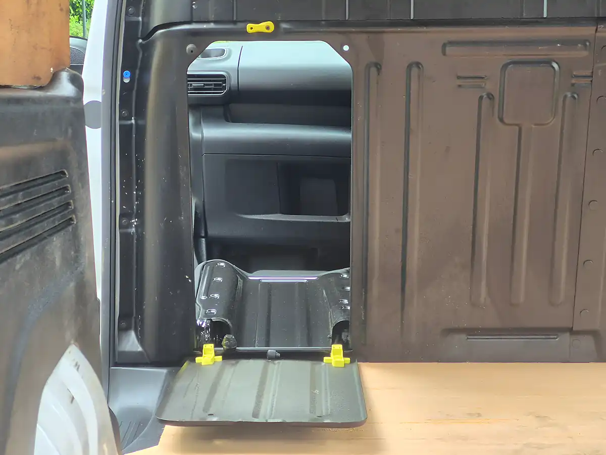 Used 2023 Vauxhall Combo Pro L2 Kaolin White - Interior and Exterior details 14