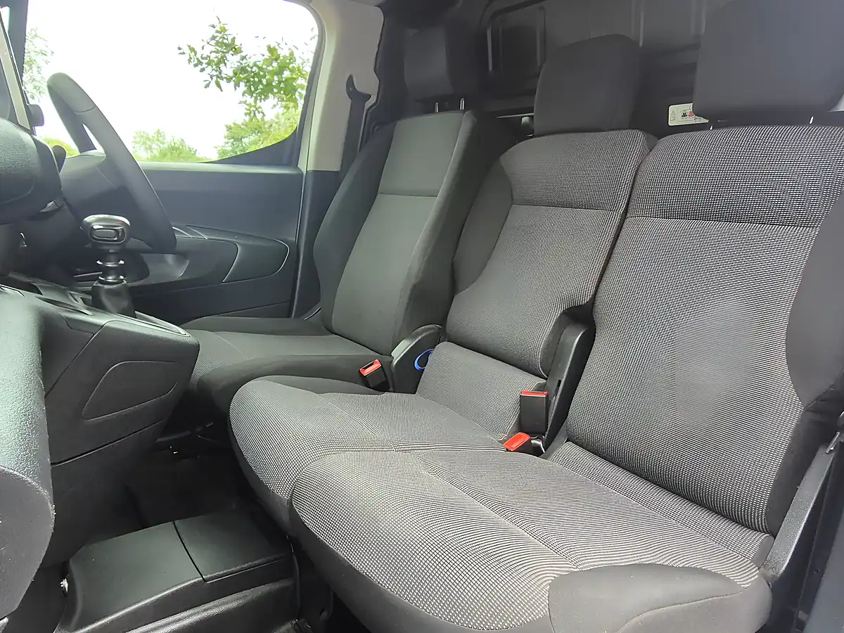 Used 2023 Vauxhall Combo Pro L2 Kaolin White - Interior and Exterior details 15