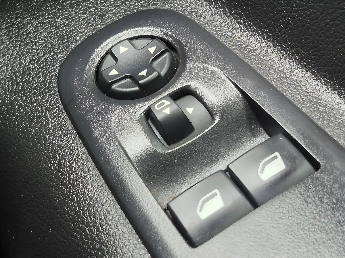 Used 2023 Vauxhall Combo Pro L2 Kaolin White - Interior and Exterior details 18