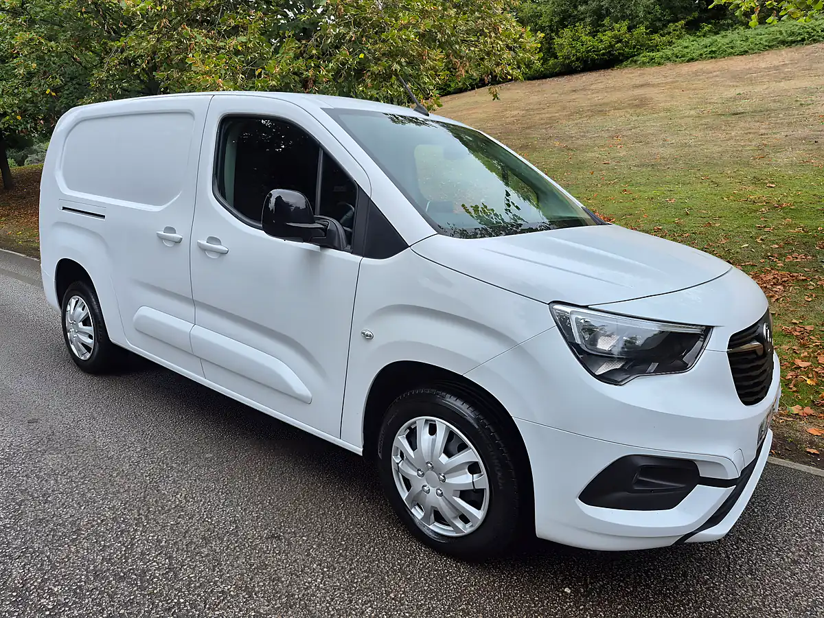 Used 2023 Vauxhall Combo Pro L2 Kaolin White - Interior and Exterior details 3