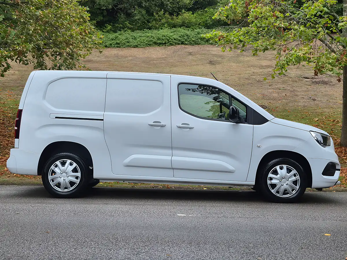 Used 2023 Vauxhall Combo Pro L2 Kaolin White - Interior and Exterior details 6