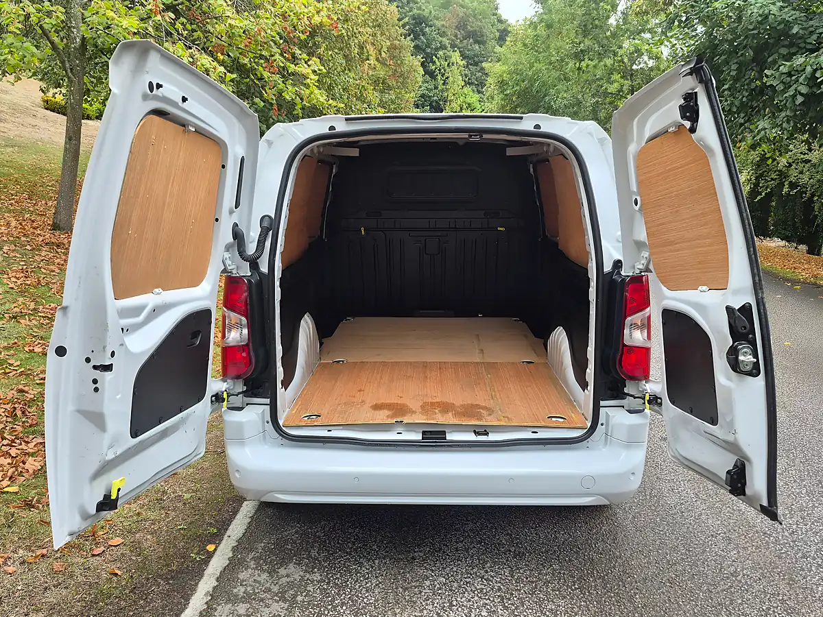 Used 2023 Vauxhall Combo Pro L2 Kaolin White - Interior and Exterior details 7