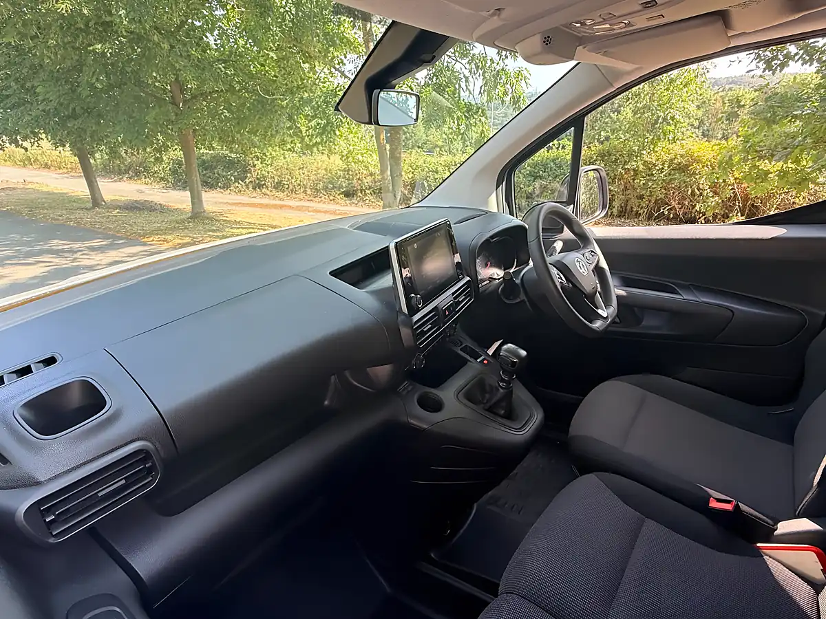 Used 2023 Vauxhall Combo Pro Panel Van Kaolin White - Interior and Exterior details 11