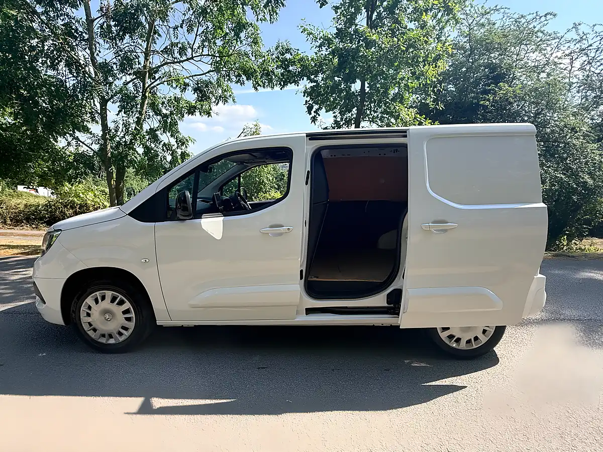 Used 2023 Vauxhall Combo Pro Panel Van Kaolin White - Interior and Exterior details 5