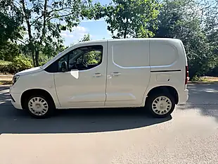 Used 2023 Vauxhall Combo Pro Panel Van Kaolin White - Interior and Exterior details 9