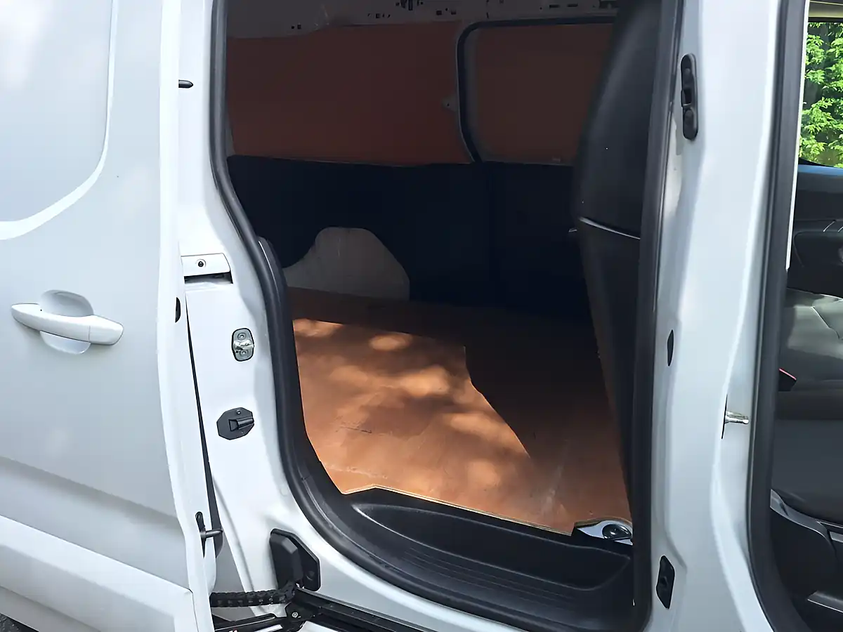 Used 2023 Vauxhall Combo Pro Panel Van White - Interior and Exterior details 10