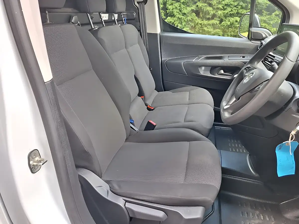 Used 2023 Vauxhall Combo Pro Panel Van White - Interior and Exterior details 11