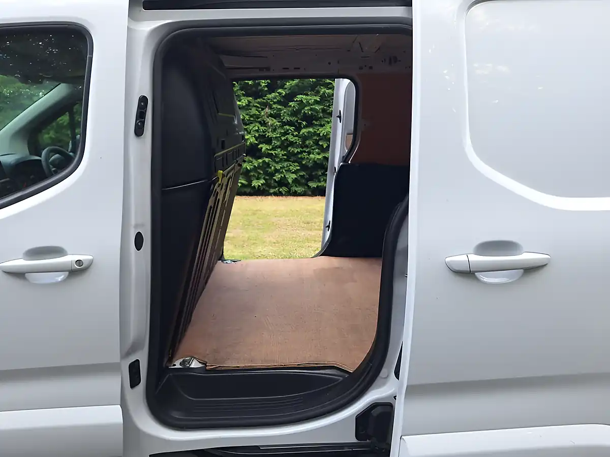 Used 2023 Vauxhall Combo Pro Panel Van White - Interior and Exterior details 14