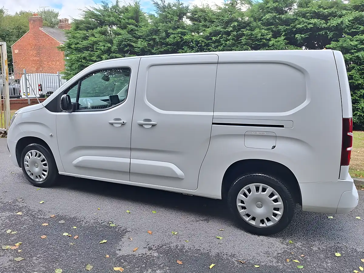 Used 2023 Vauxhall Combo Pro Panel Van White - Interior and Exterior details 4