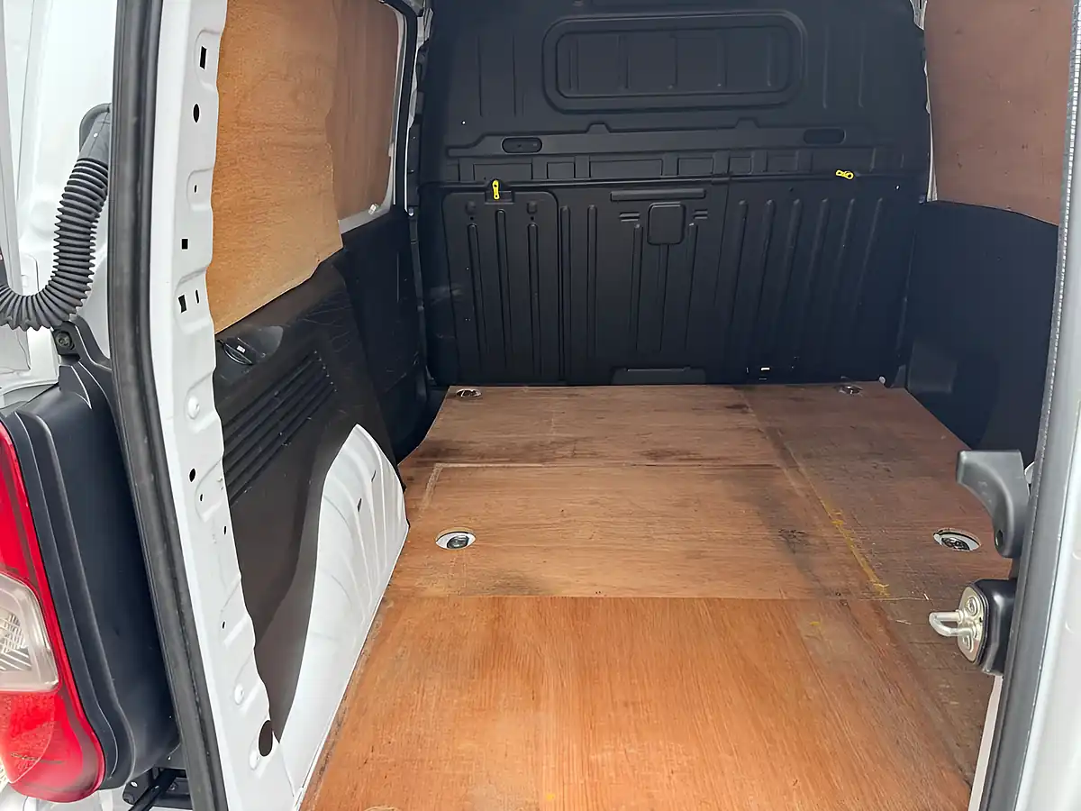 Used 2023 Vauxhall Combo Pro Pure White - Interior and Exterior details 4