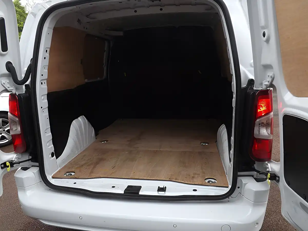 Used 2023 Vauxhall Combo Pro White - Interior and Exterior details 10