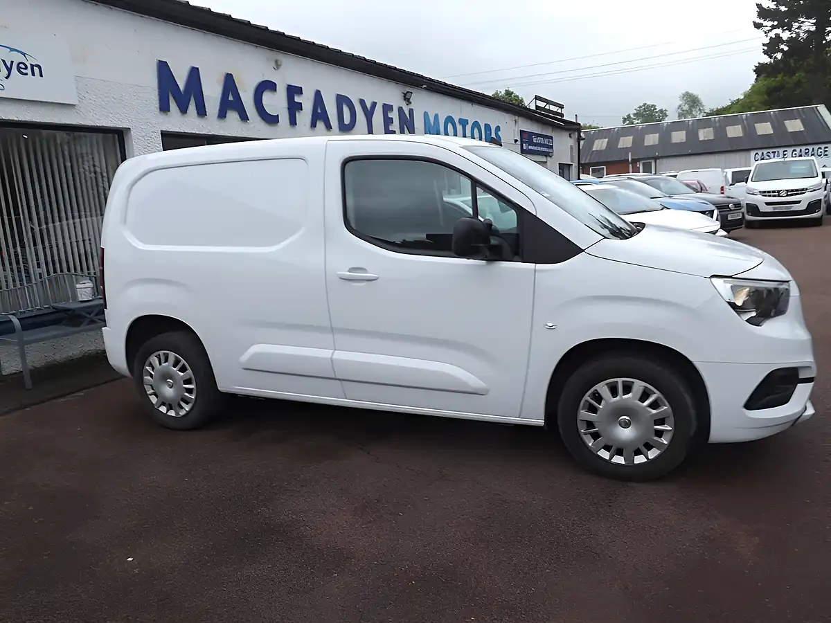 Used 2023 Vauxhall Combo Pro White - Interior and Exterior details 12