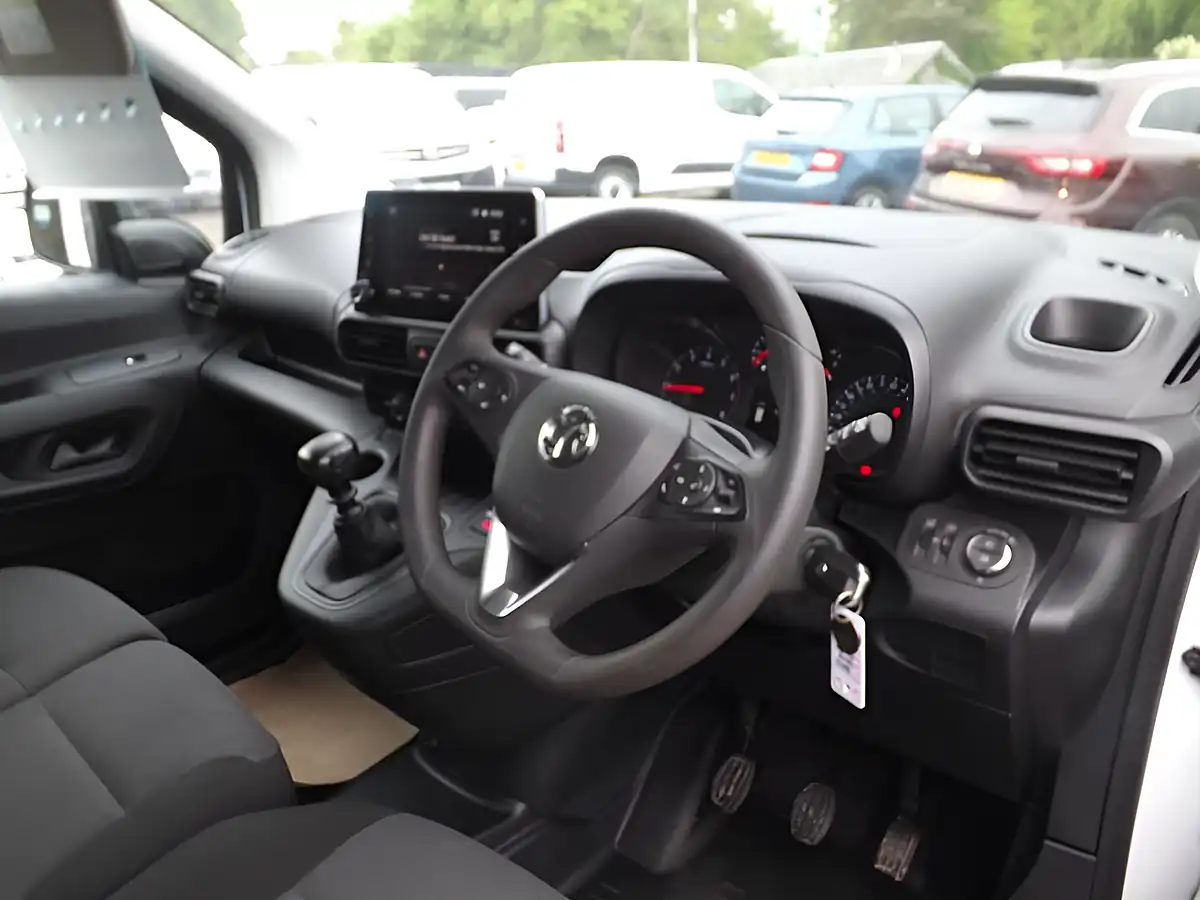 Used 2023 Vauxhall Combo Pro White - Interior and Exterior details 14