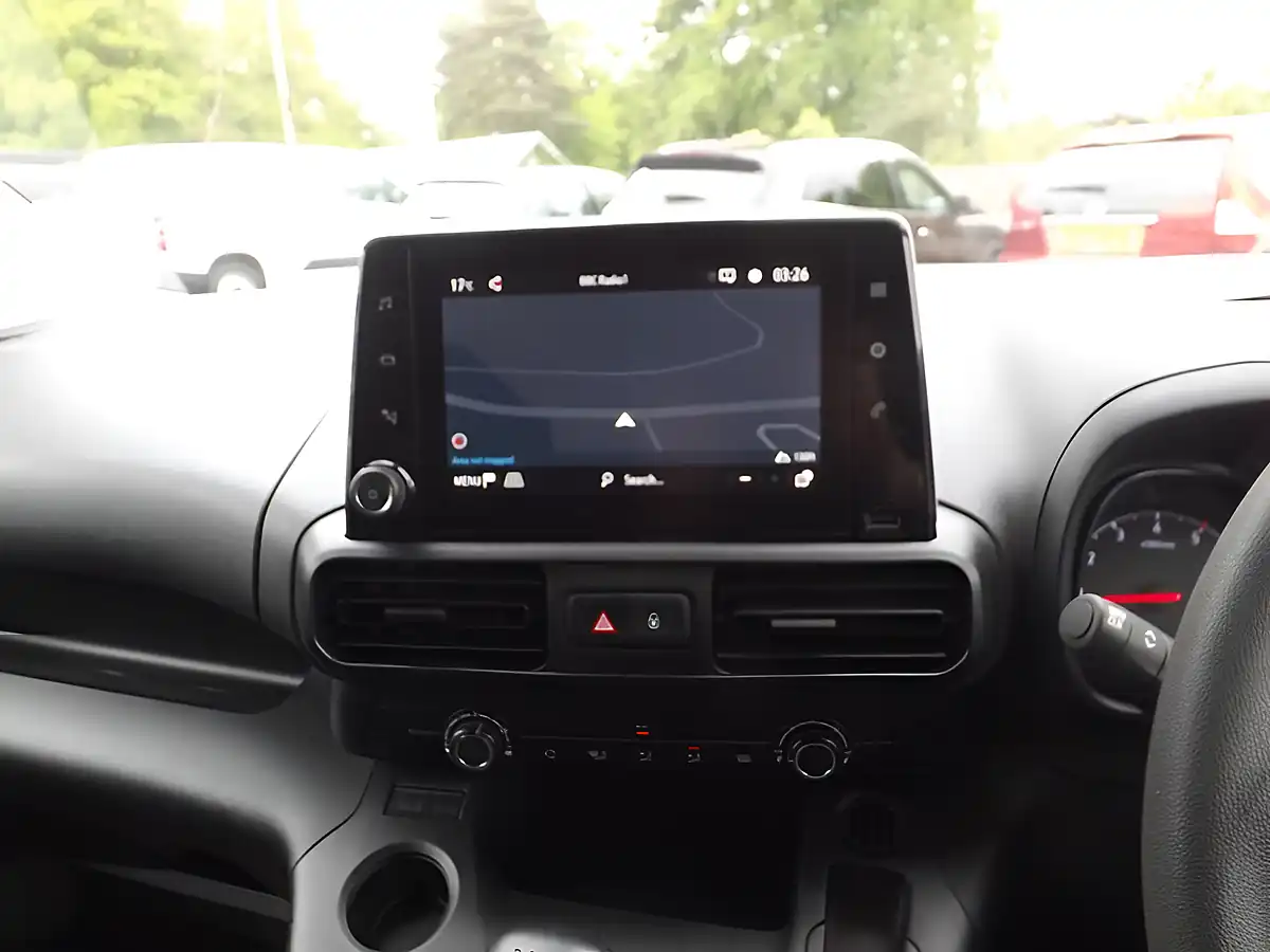 Used 2023 Vauxhall Combo Pro White - Interior and Exterior details 16