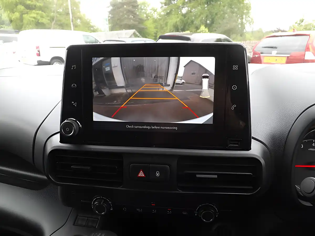 Used 2023 Vauxhall Combo Pro White - Interior and Exterior details 17