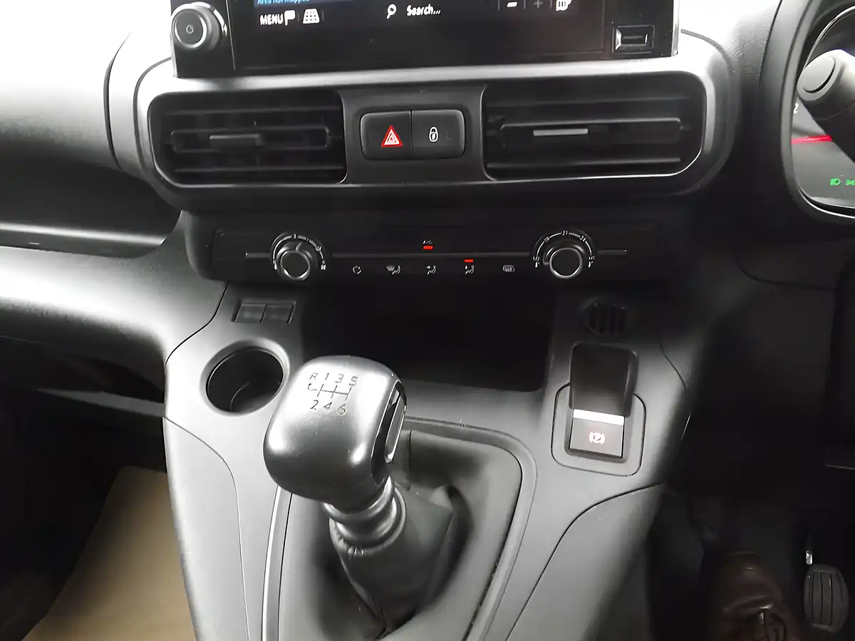 Used 2023 Vauxhall Combo Pro White - Interior and Exterior details 18