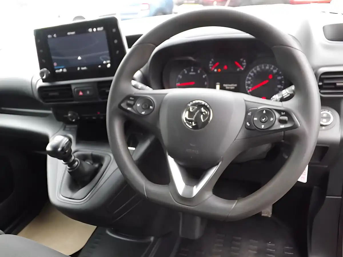 Used 2023 Vauxhall Combo Pro White - Interior and Exterior details 19