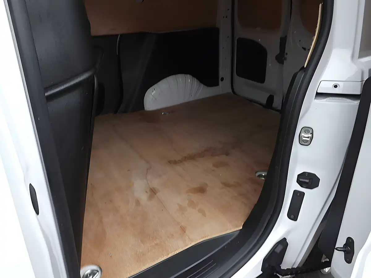 Used 2023 Vauxhall Combo Pro White - Interior and Exterior details 7