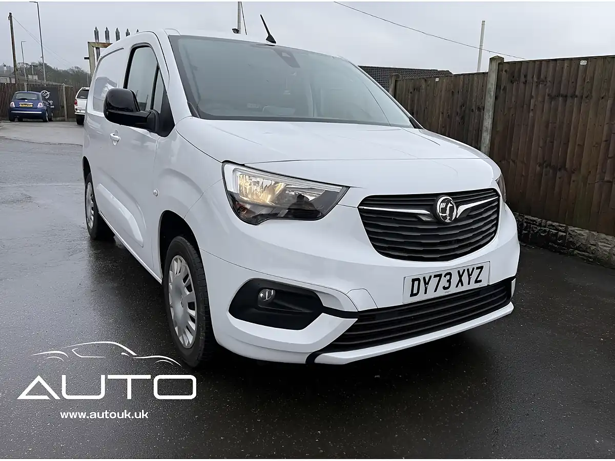 Used 2023 Vauxhall Combo Pro White - Front View