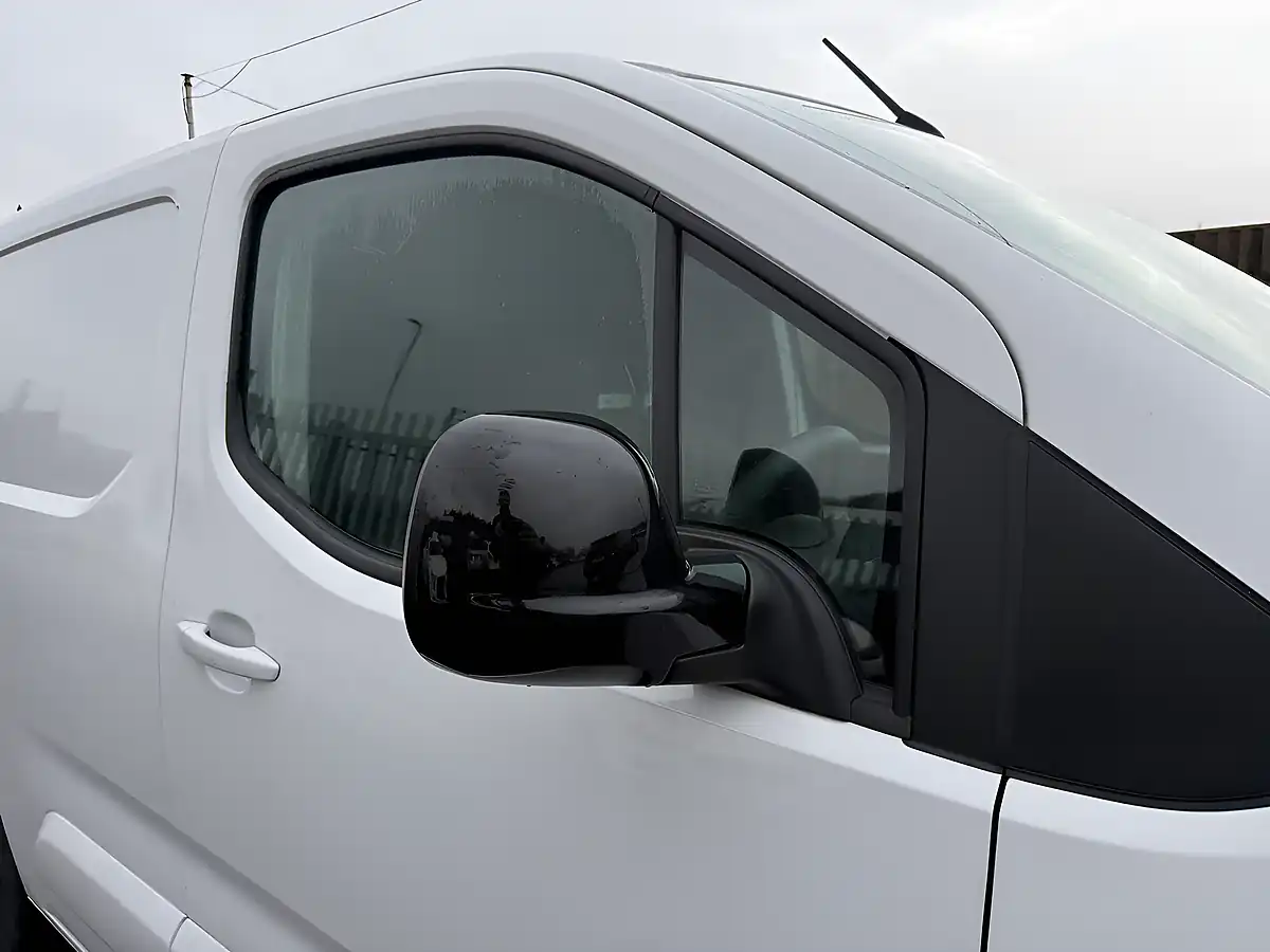 Used 2023 Vauxhall Combo Pro White - Interior and Exterior details 15