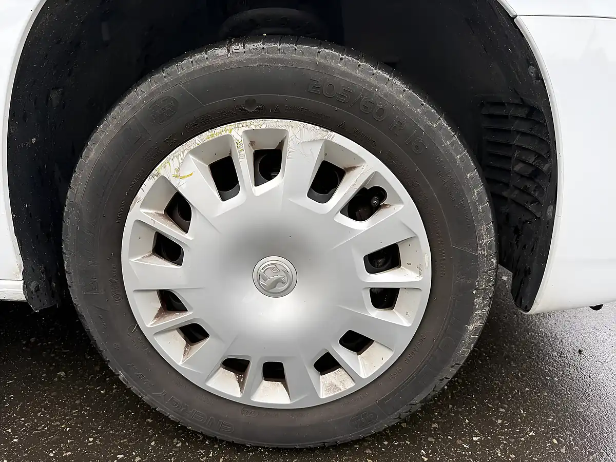 Used 2023 Vauxhall Combo Pro White - Interior and Exterior details 16