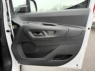 Used 2023 Vauxhall Combo Pro White - Interior and Exterior details 18