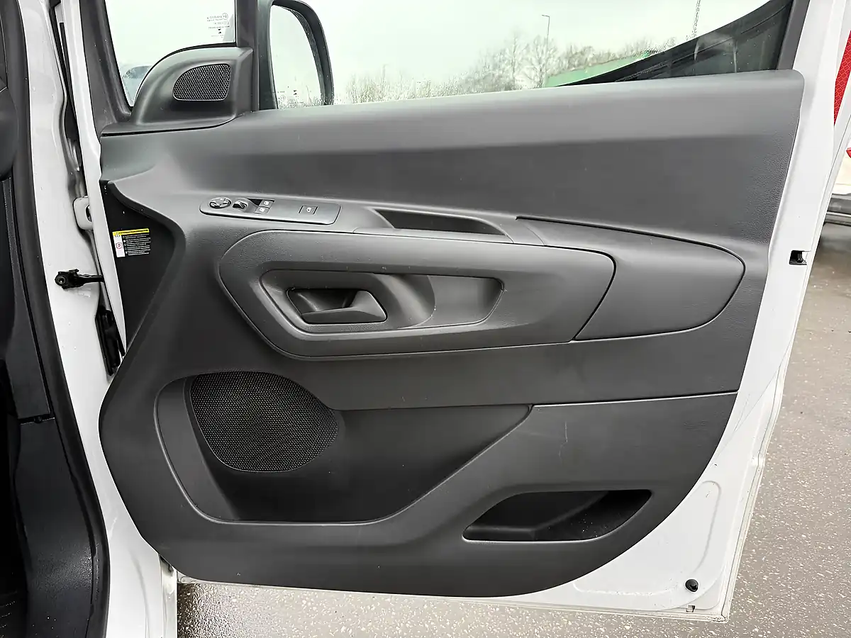 Used 2023 Vauxhall Combo Pro White - Interior and Exterior details 18