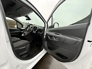 Used 2023 Vauxhall Combo Pro White - Interior and Exterior details 20