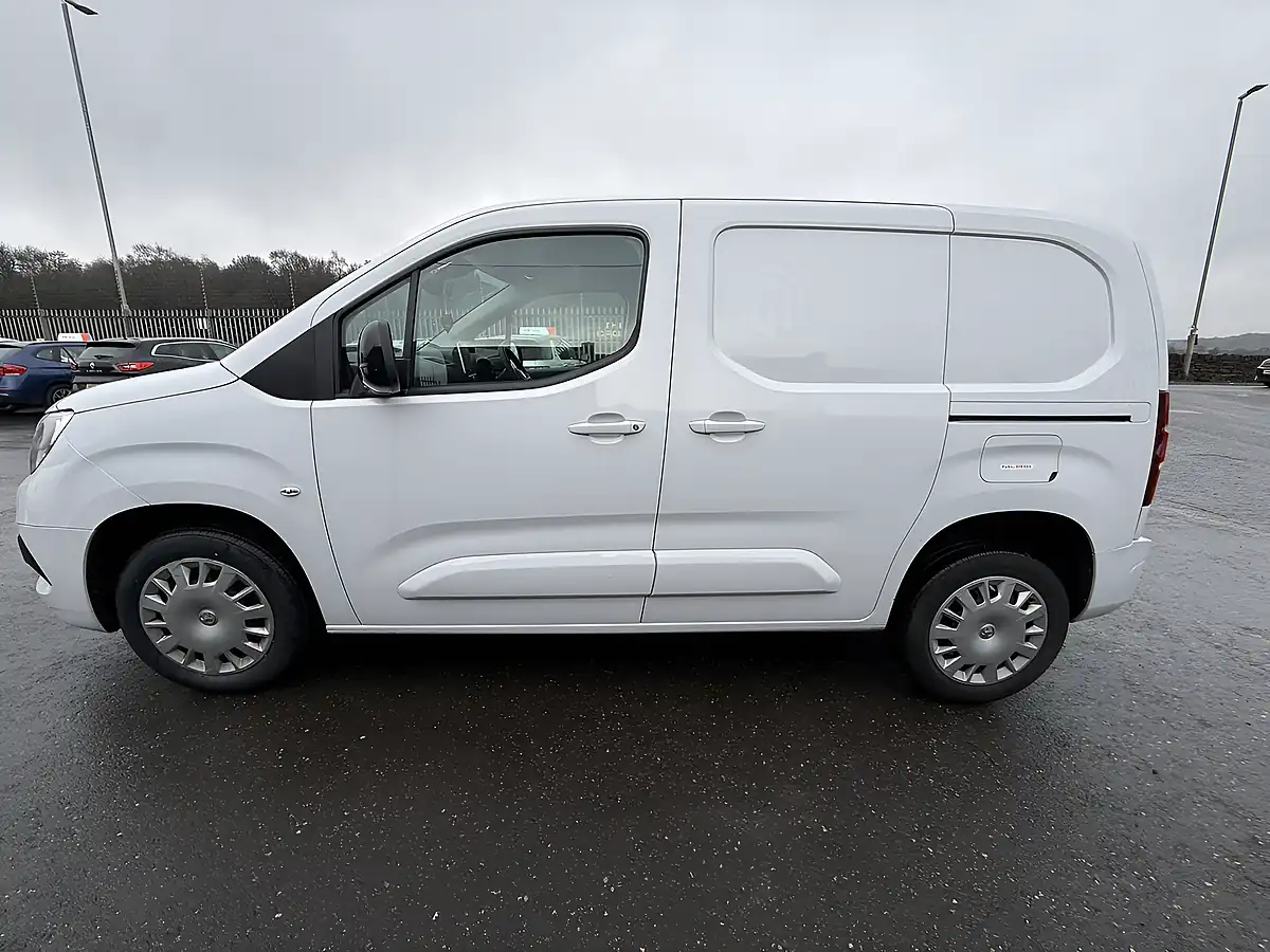 Used 2023 Vauxhall Combo Pro White - Interior and Exterior details 6