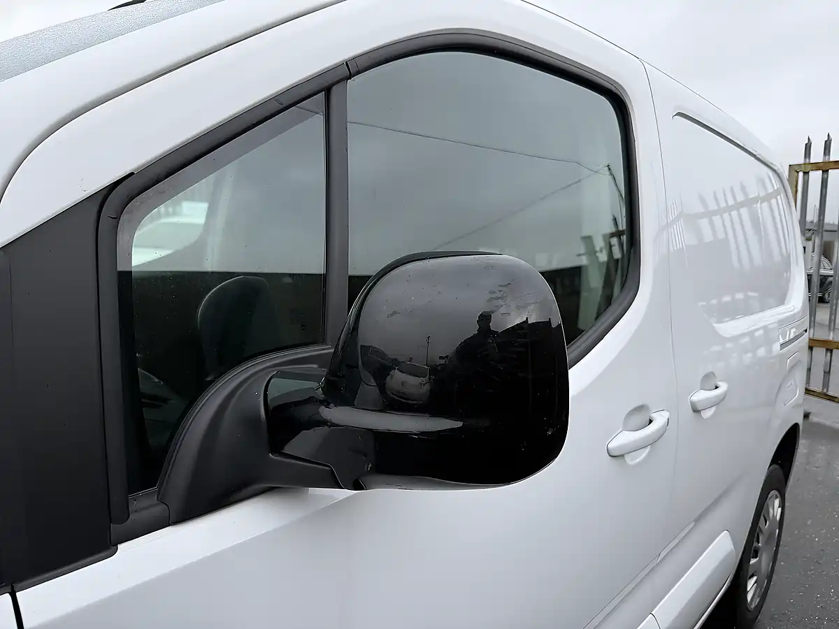 Used 2023 Vauxhall Combo Pro White - Interior and Exterior details 7