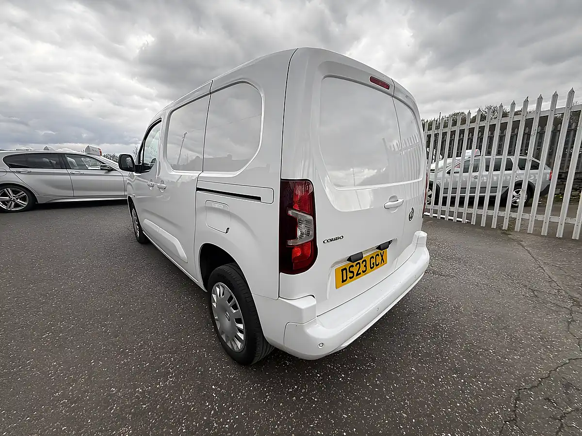 Used 2023 Vauxhall Combo Pro White - Interior and Exterior details 11