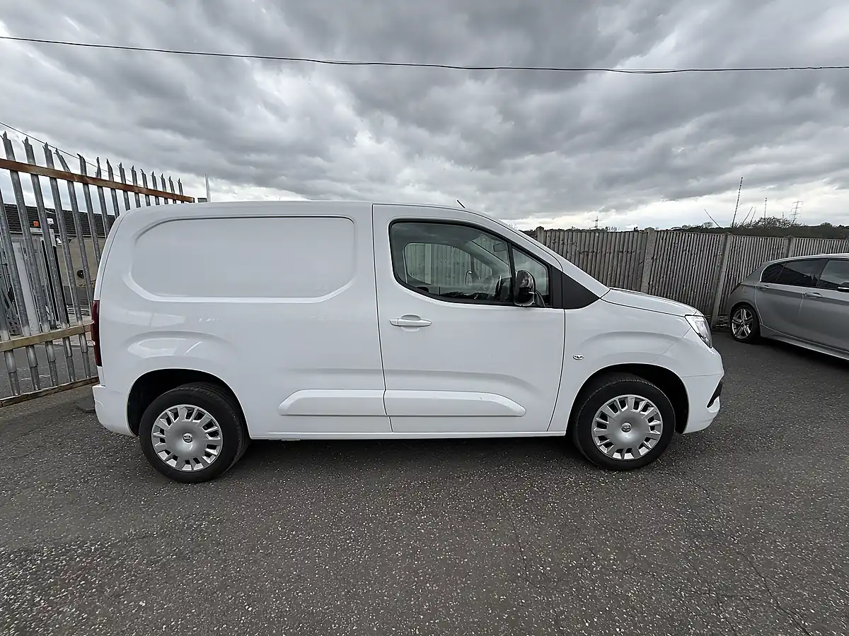 Used 2023 Vauxhall Combo Pro White - Interior and Exterior details 12