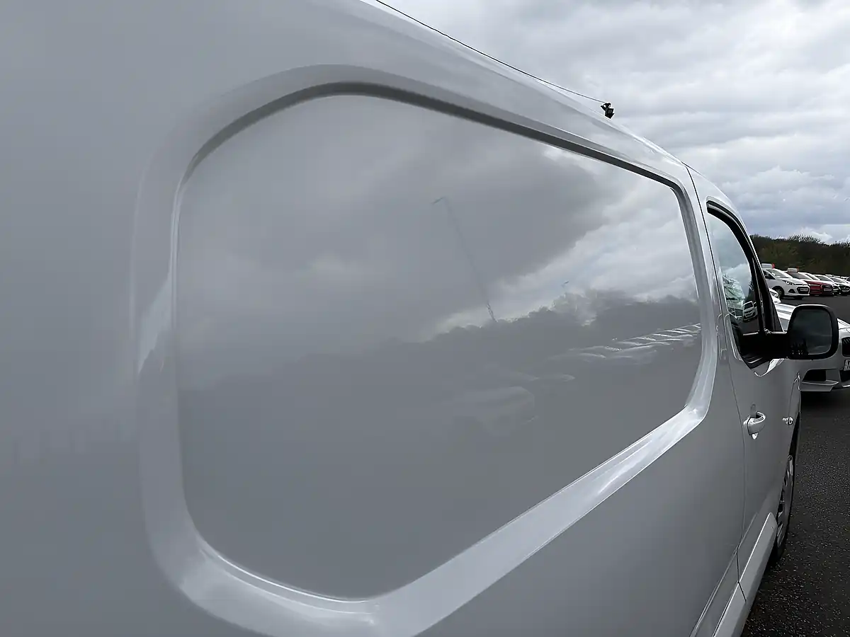 Used 2023 Vauxhall Combo Pro White - Interior and Exterior details 13