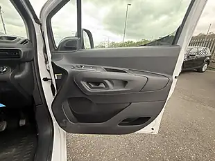 Used 2023 Vauxhall Combo Pro White - Interior and Exterior details 19