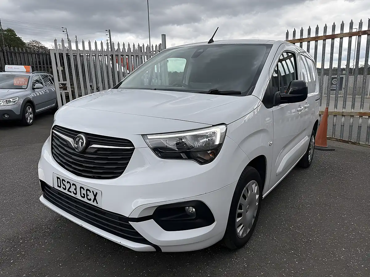 Used 2023 Vauxhall Combo Pro White - Interior and Exterior details 4