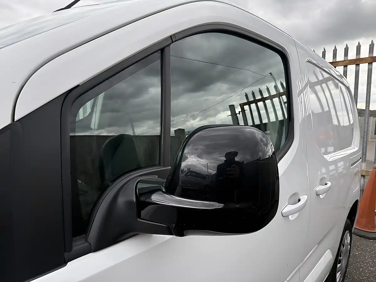 Used 2023 Vauxhall Combo Pro White - Interior and Exterior details 5