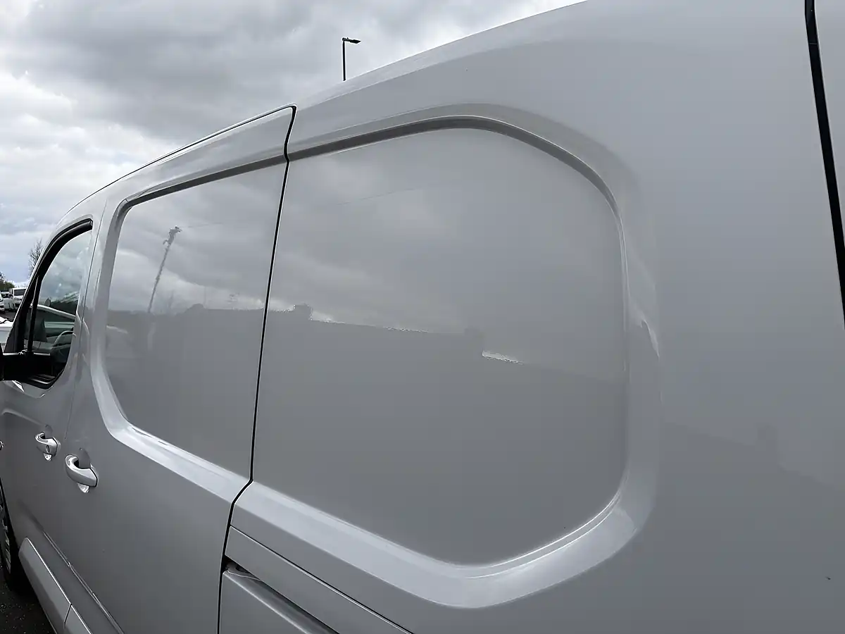 Used 2023 Vauxhall Combo Pro White - Interior and Exterior details 7