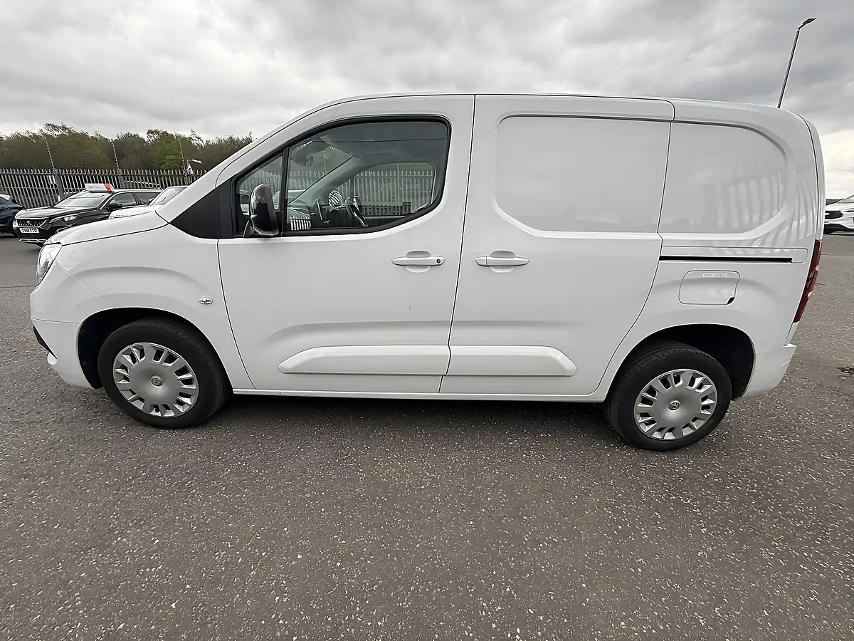 Used 2023 Vauxhall Combo Pro White - Interior and Exterior details 8