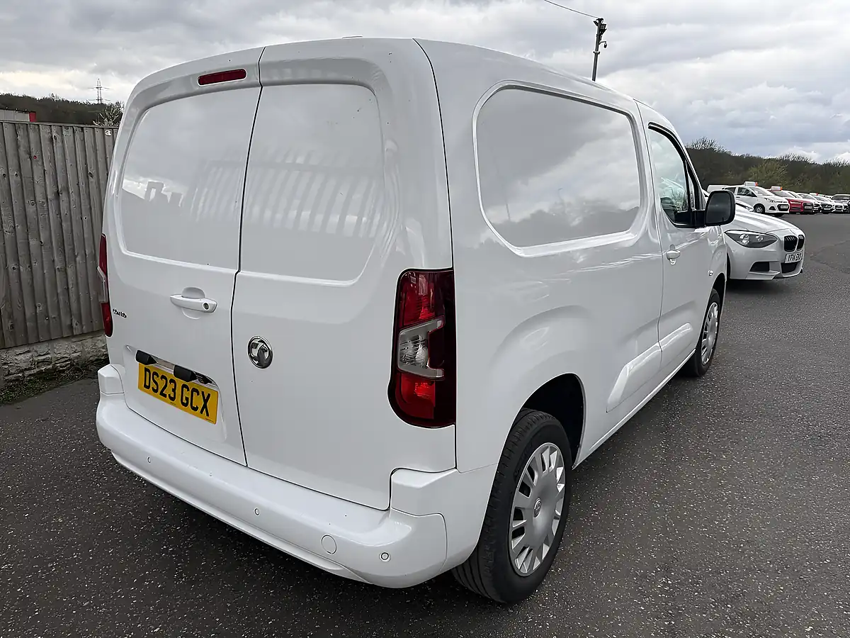 Used 2023 Vauxhall Combo Pro White - Interior and Exterior details 9