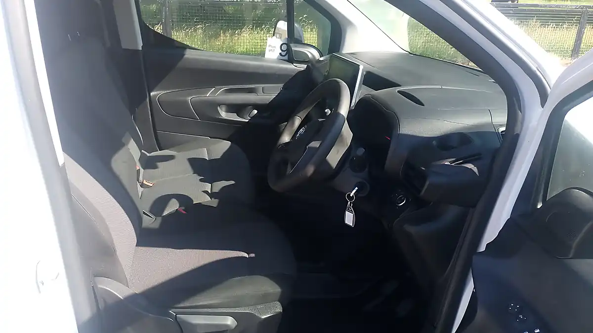 Used 2023 Vauxhall Combo Pro White - Interior and Exterior details 11