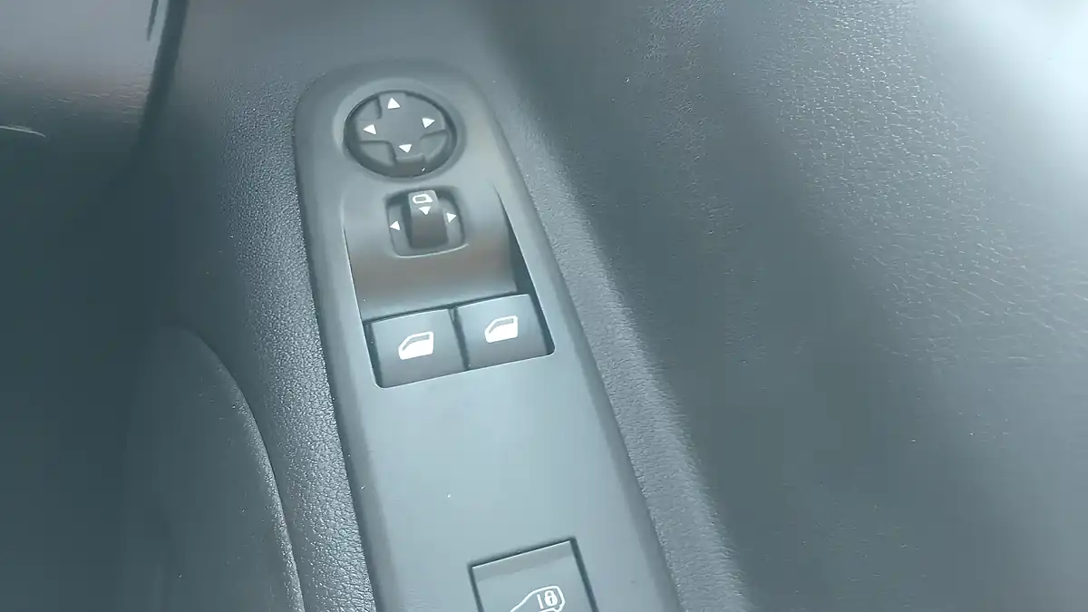 Used 2023 Vauxhall Combo Pro White - Interior and Exterior details 16