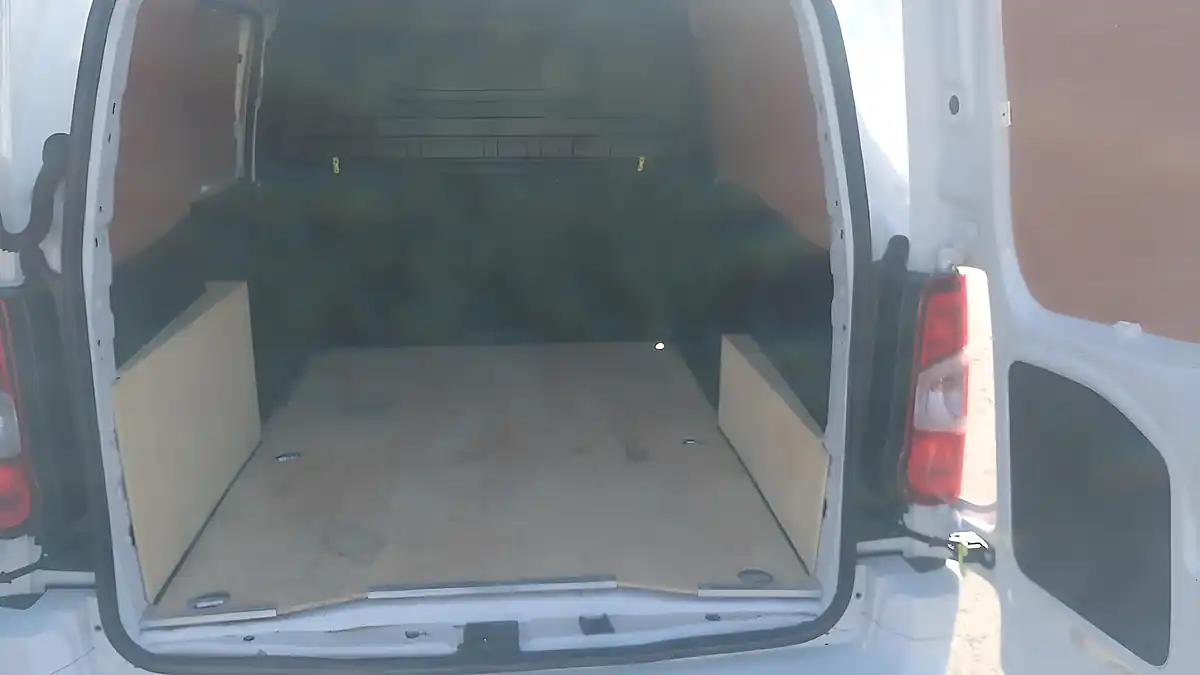 Used 2023 Vauxhall Combo Pro White - Interior and Exterior details 19